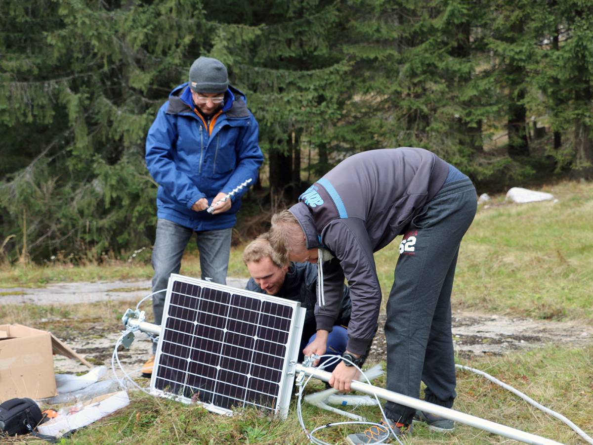 Installation of the Snowsense station in the field 