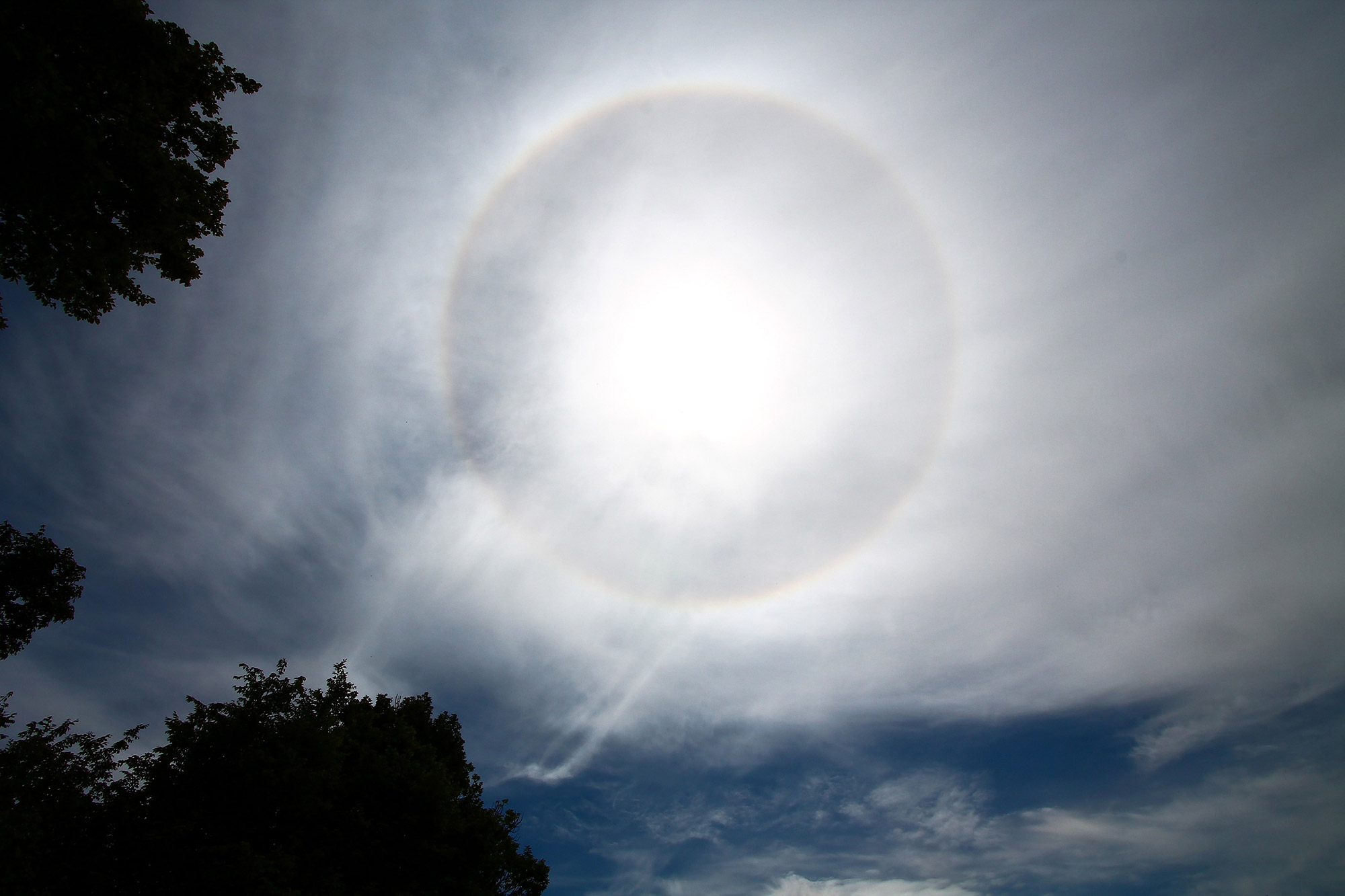 Halo, Rainbow, Sunlight Refraction & Ice Crystals